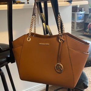 Michael Kors Jet Set Tote